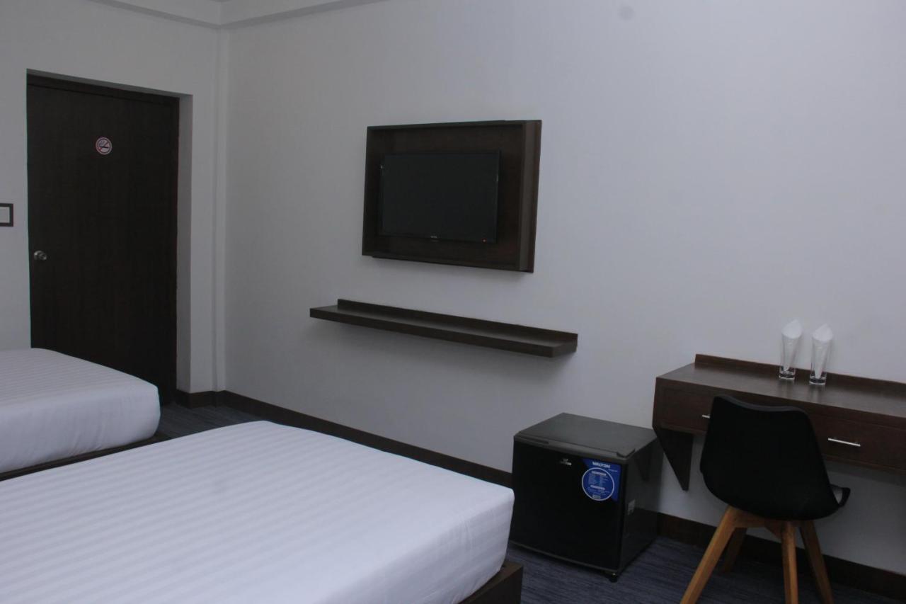 Hotel Zakaria International Дака Екстериор снимка