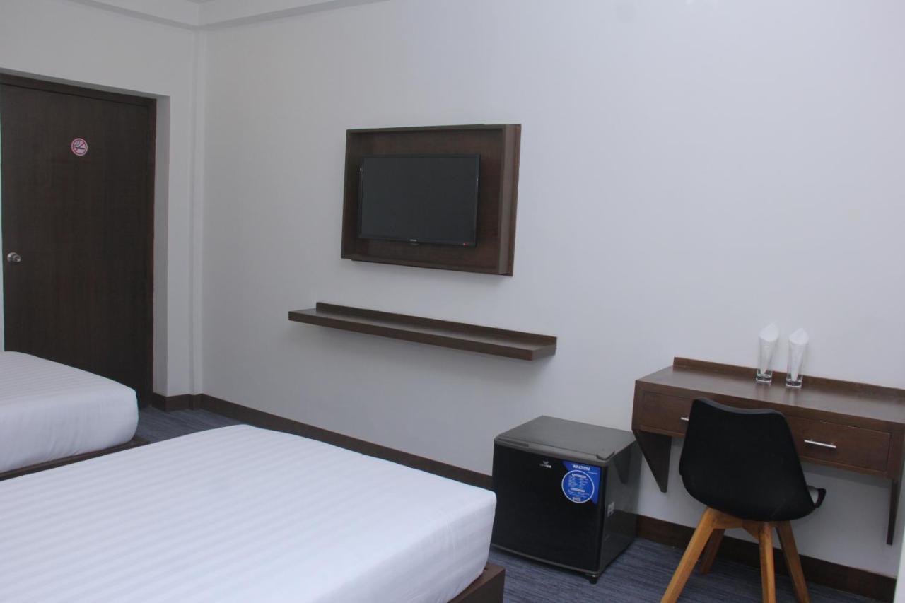 Hotel Zakaria International Дака Екстериор снимка