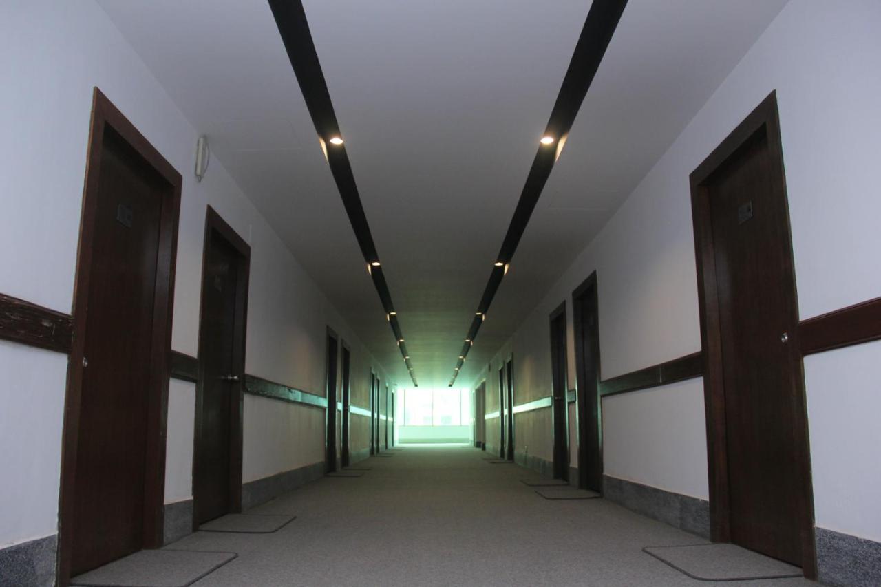 Hotel Zakaria International Дака Екстериор снимка