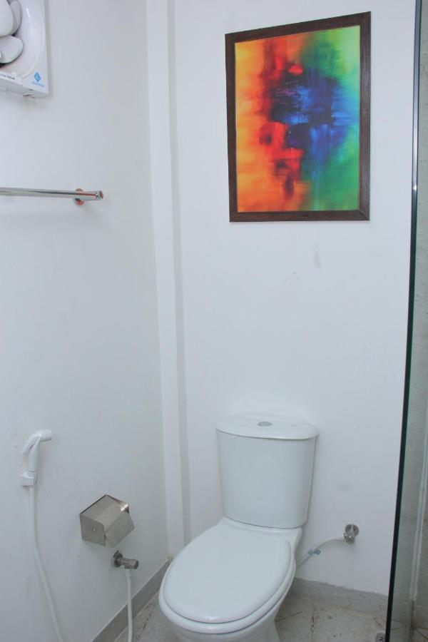 Hotel Zakaria International Дака Екстериор снимка