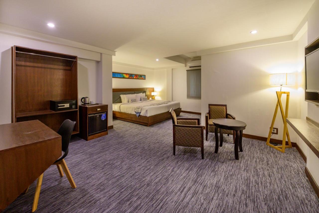 Hotel Zakaria International Дака Екстериор снимка