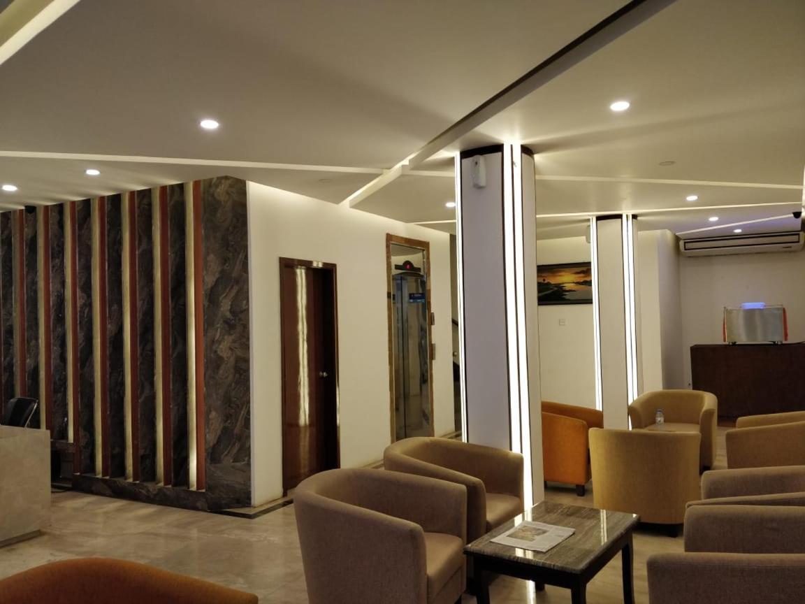 Hotel Zakaria International Дака Екстериор снимка